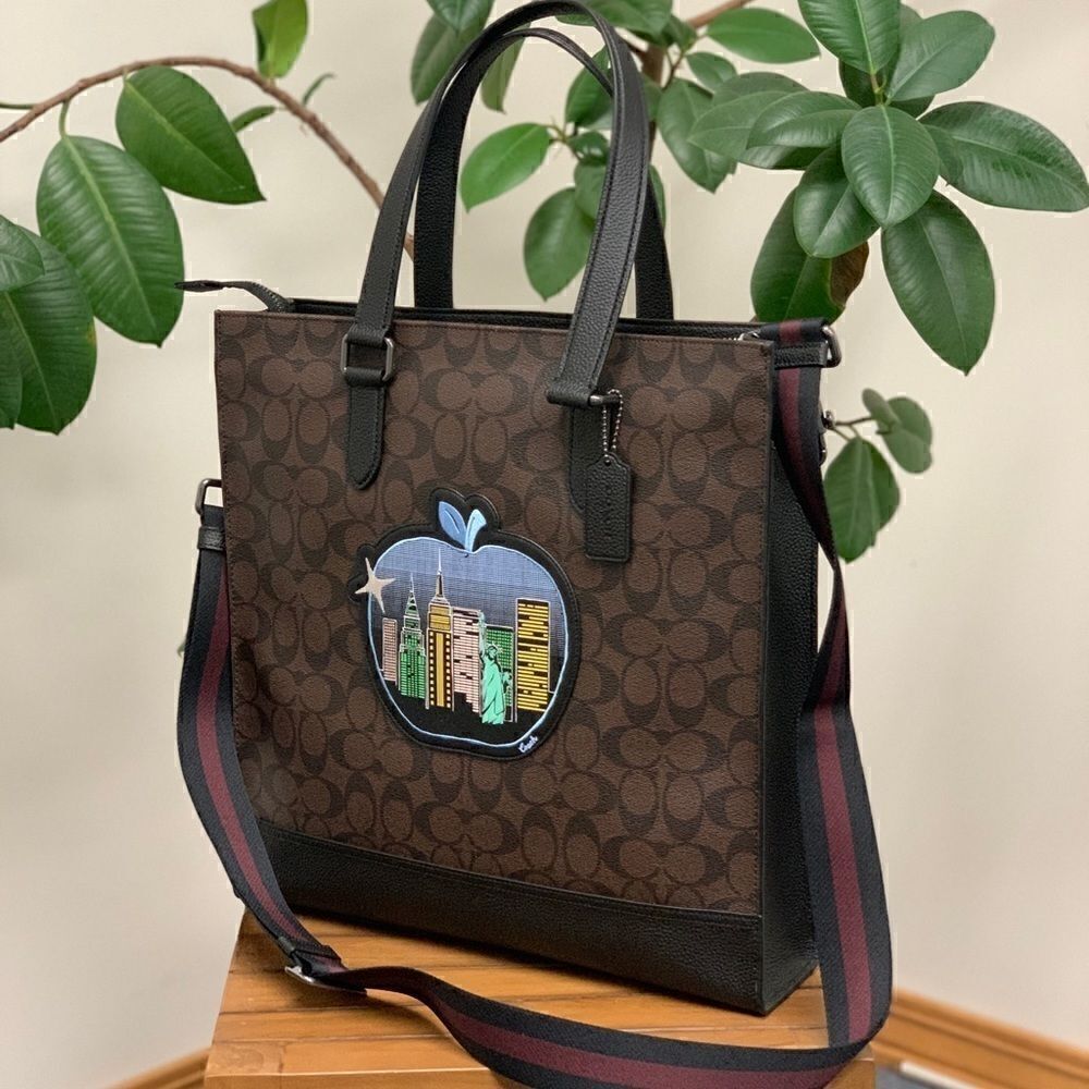 Coach Graham Structured Tote In Signature Canvas With Souvenir Patches - Picture 5 of 16